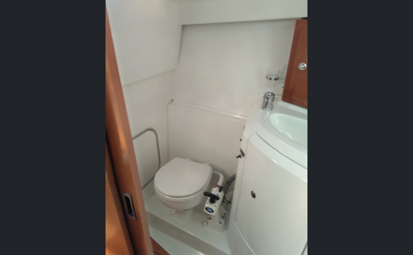 Beneteau Antares 8-kuva-7